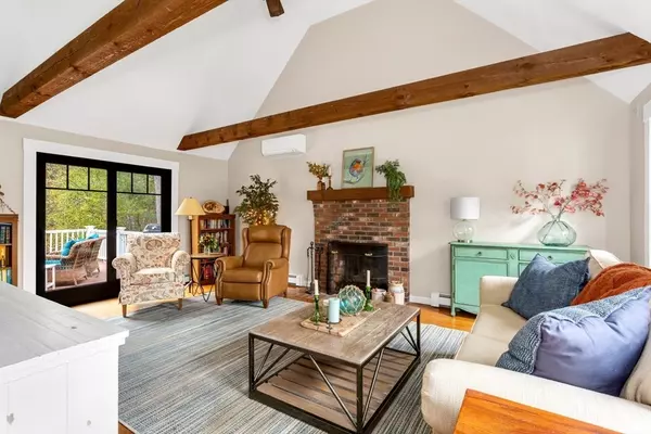 8 Bubbling Brook Road, Franklin, MA 02038