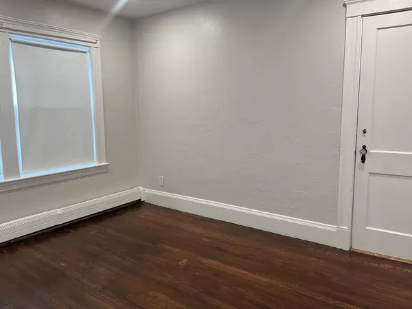 Salem, MA 01970,12 Meadow St. #1