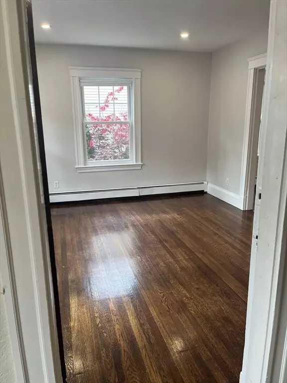 Salem, MA 01970,12 Meadow St. #1