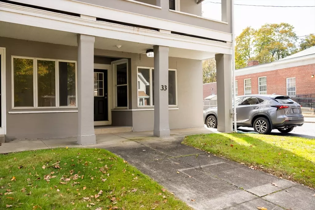 Walpole, MA 02032,33 Union Street