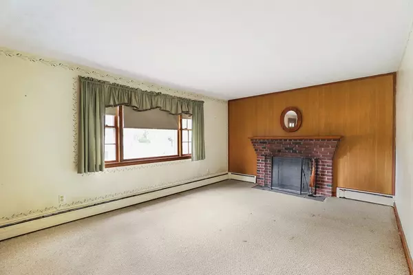 Walpole, MA 02081,53 Highland St