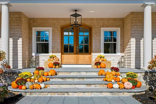 Marblehead, MA 01945,2 Beacon Hill Road