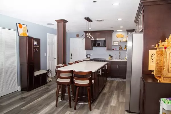 Taunton, MA 02718,96 Old Colony Ave #227