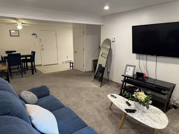 Taunton, MA 02780,3 Karena Drive #8