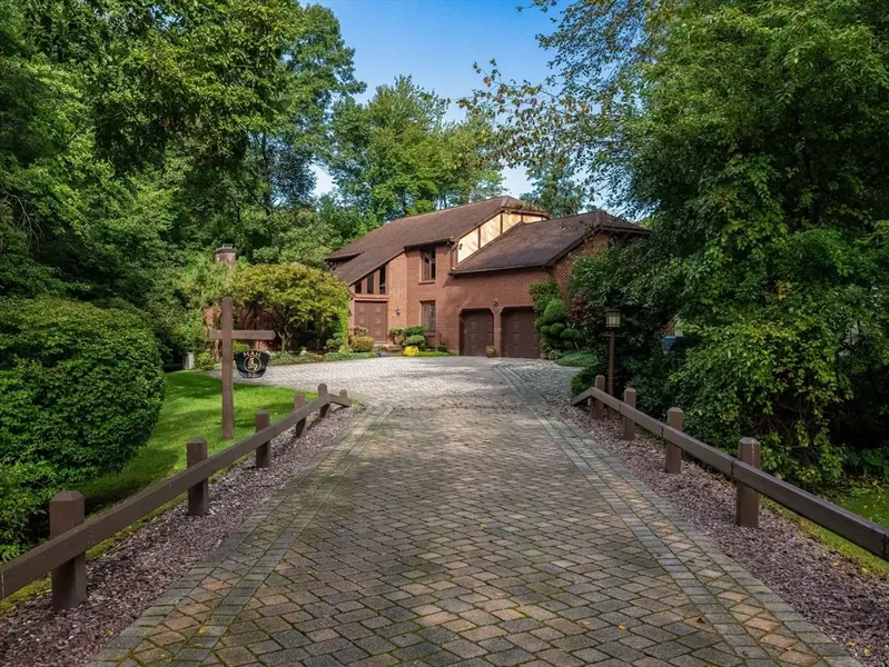 22 Elm St, Canton, MA 02021