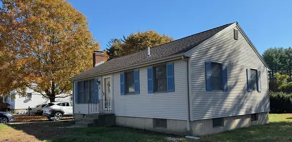 4 Munroe Dr, Plainville, MA 02762