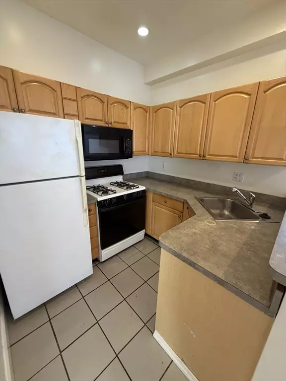 Boston, MA 02127,6 Humboldt Pl #2