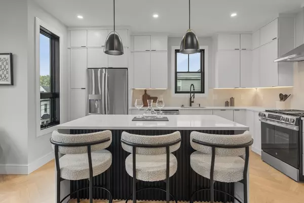 Boston, MA 02128,106 Moore #PH8