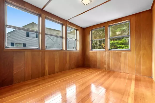 Wakefield, MA 01880,18 Paon Blvd