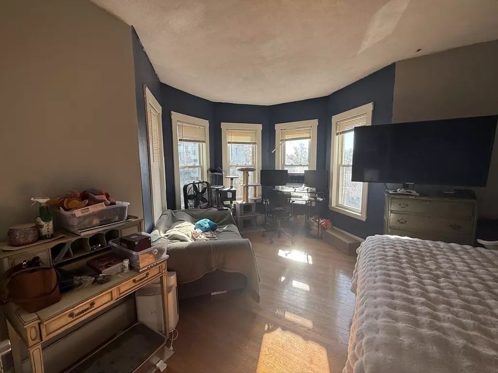 Boston, MA 02124,107 Bloomfield Street #3