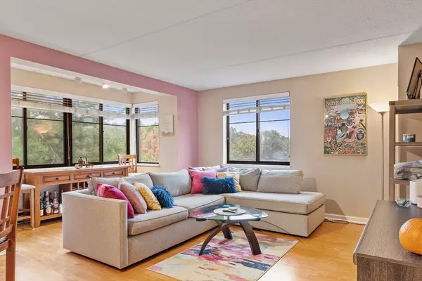 100 Ledgewood Dr #417, Stoneham, MA 02180