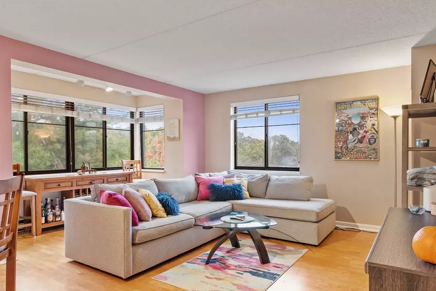 100 Ledgewood Dr #417, Stoneham, MA 02180