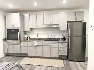 Lynn, MA 01901,585 Essex St #PH 627