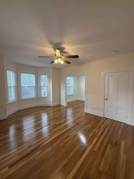 7 Buckingham St #2, Boston, MA 02143