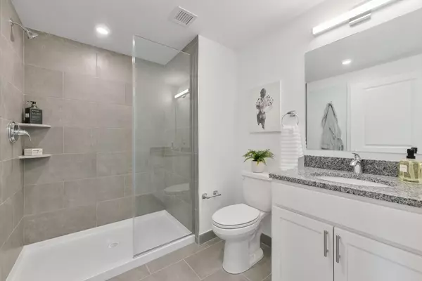 Lynn, MA 01901,585 Essex St #724