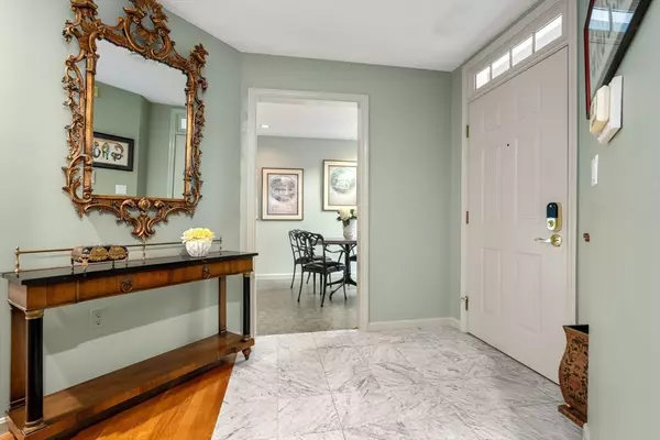 Waltham, MA 02451,15 Kings Way #47