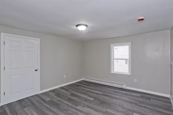 Holyoke, MA 01040,61 Pine St