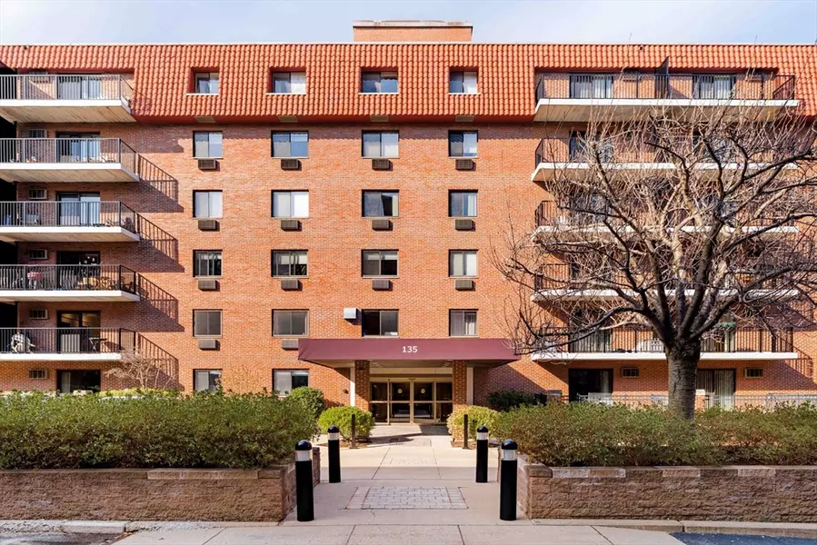 135 Pleasant St #207, Brookline, MA 02446