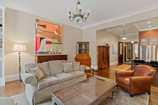 Boston, MA 02116,128 Marlborough St #2