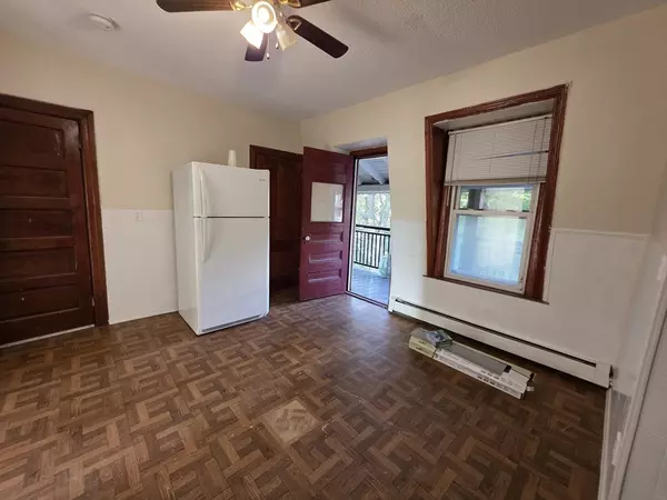 Worcester, MA 01609,4 Home St #3