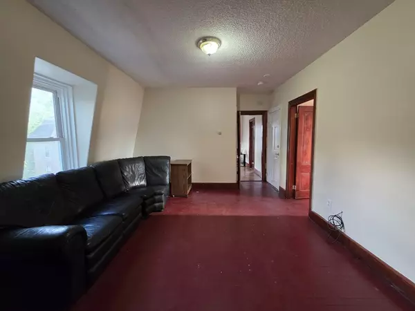 Worcester, MA 01609,4 Home St #3