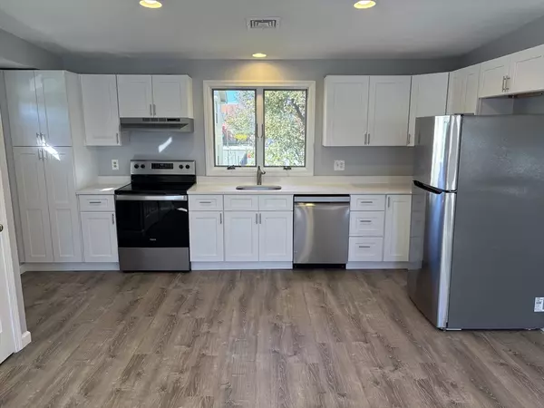 4 Skerry St Ct #2, Salem, MA 01970