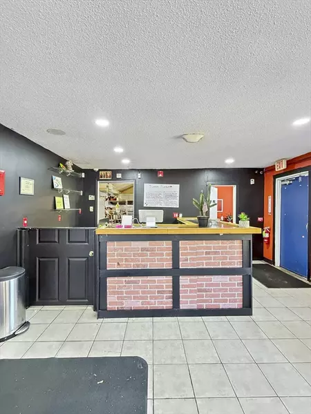 301 Lancaster St, Leominster, MA 01453