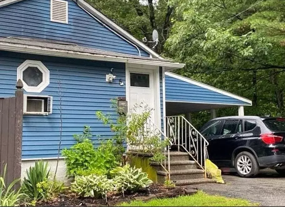 Worcester, MA 01602,5 Amber St