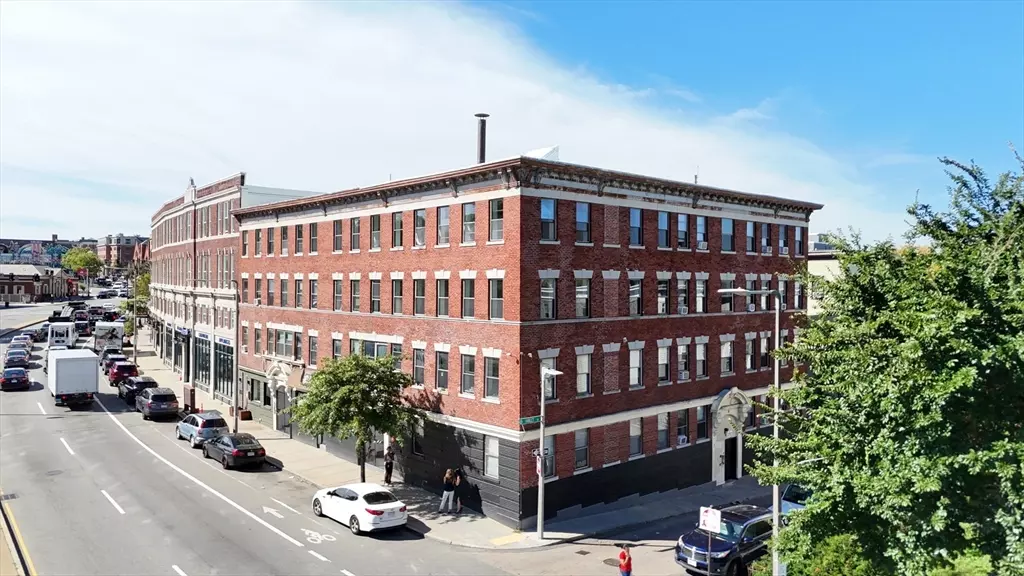 4 Hamlet St, Boston, MA 02125