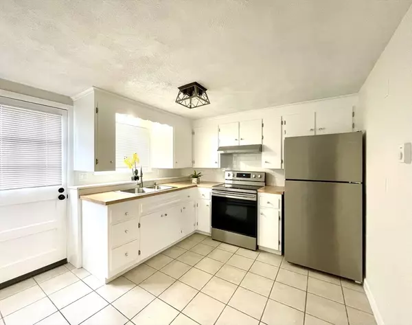 Norton, MA 02766,95 Taunton  Ave #2