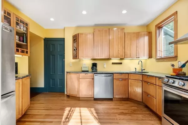 Brookline, MA 02445,72 Cypress St #1