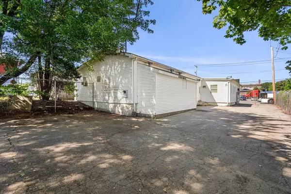 North Attleboro, MA 02760,13 East St