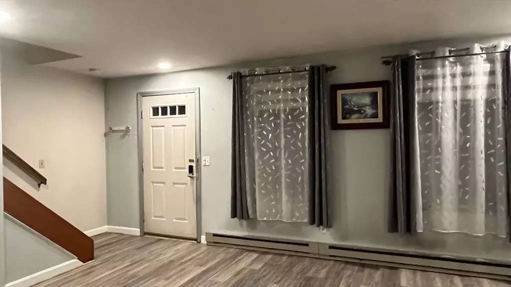 5 Hinman St #4, Sturbridge, MA 01518