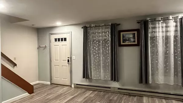 5 Hinman St #4, Sturbridge, MA 01518