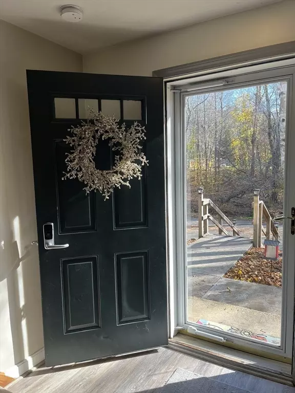 Sturbridge, MA 01518,5 Hinman St #4