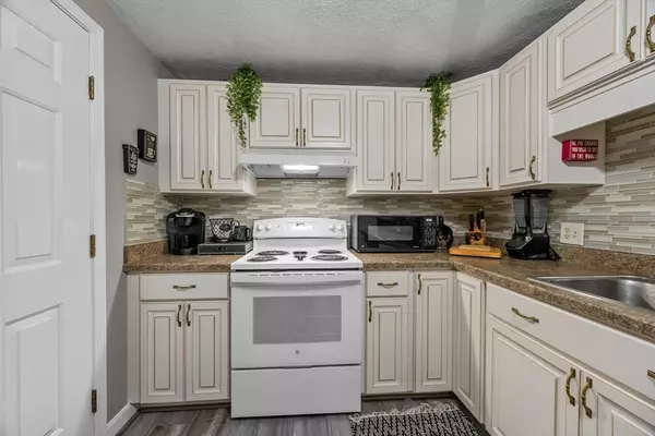 Sandwich, MA 02563,7 Hilltop