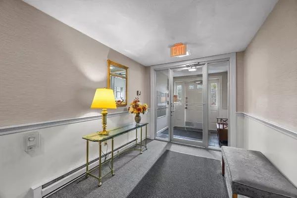 Sandwich, MA 02563,7 Hilltop