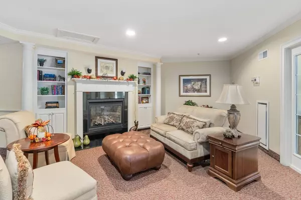 Sturbridge, MA 01518,7 Crescent Way #105