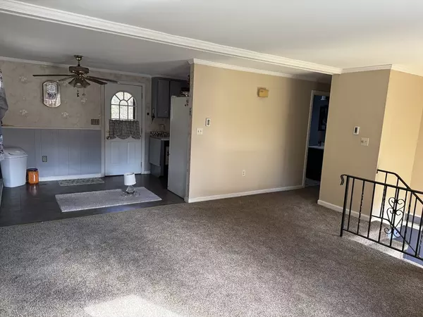 Millbury, MA 01527,19 Rice Rd