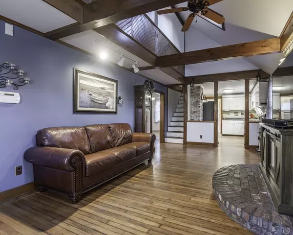 Middleton, MA 01949,39 Central St