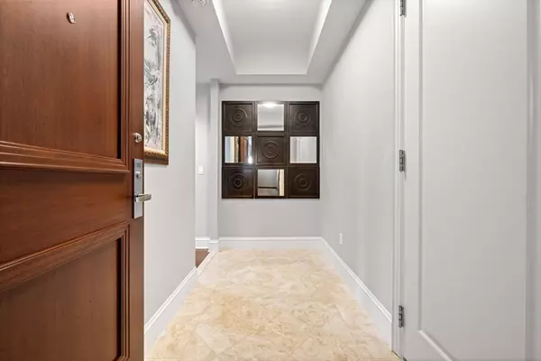 Boston, MA 02116,1 Charles St South #1110