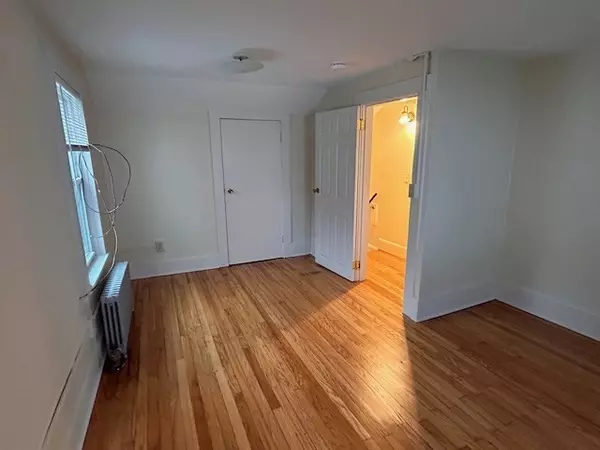 Greenfield, MA 01301,6 Chapman Ct