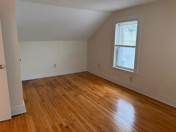 Greenfield, MA 01301,6 Chapman Ct