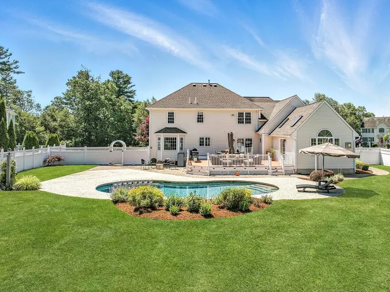 9 Loon Way, Westford, MA 01886