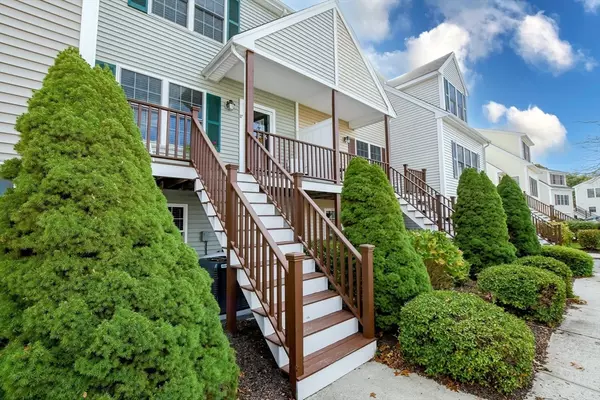 Wareham, MA 02558,17 Carleton St #17