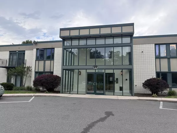 25 Alpine St #7, Boston, MA 02136