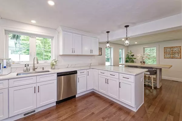 Medway, MA 02053,220 Main St #220