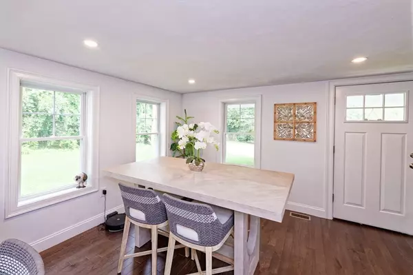 Medway, MA 02053,220 Main St #220