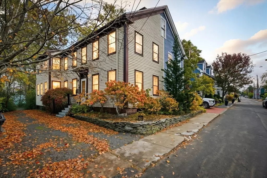 Newburyport, MA 01950,17 Madison Street