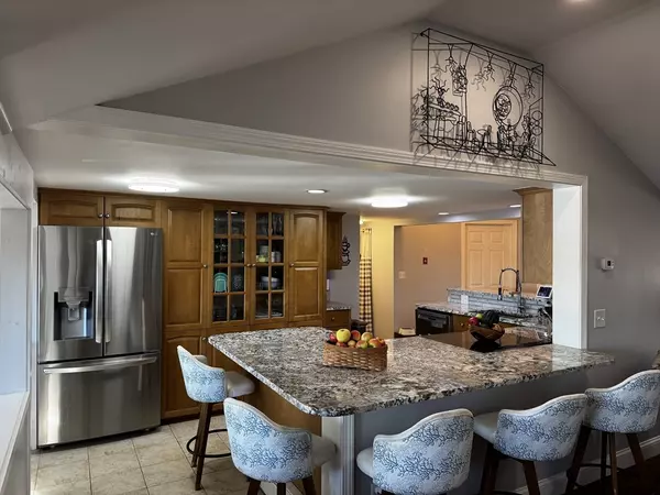 Southwick, MA 01077,16 Grandview St